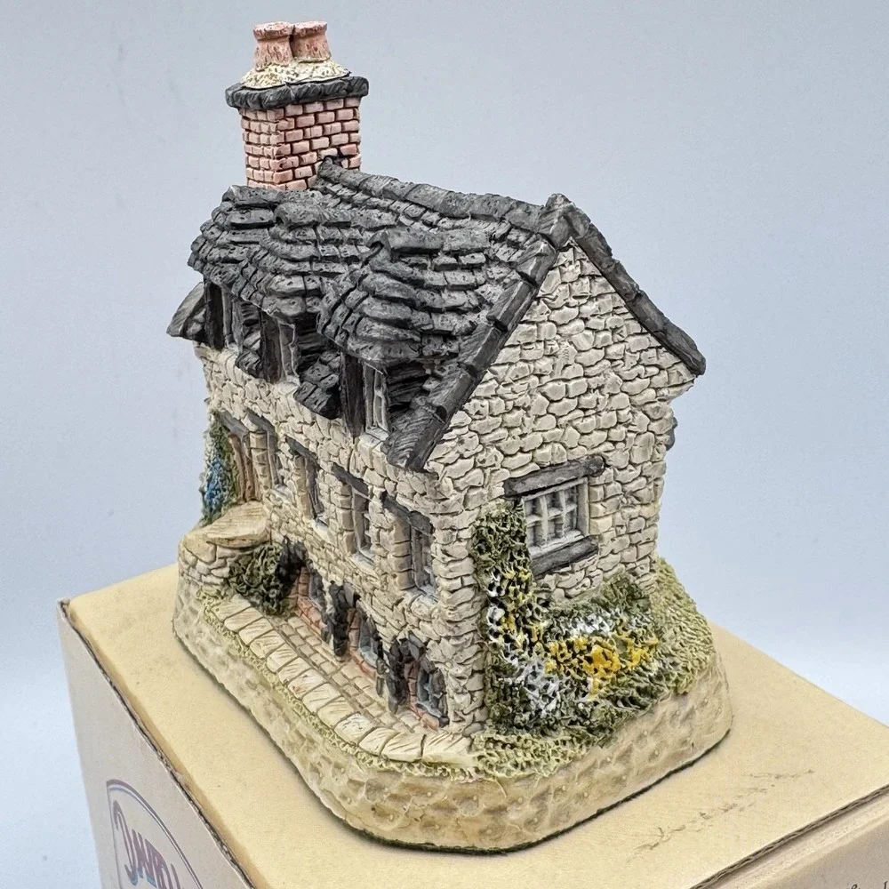 David Winter Cottages British Traditions Burns Reading Room January‎ Box & COA